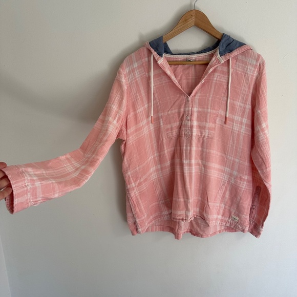 L..L. Bean Women’s Size Large Long Sleeve Pink Plaid Hooded Shirt. 1/4 Button Up - Picture 3 of 8